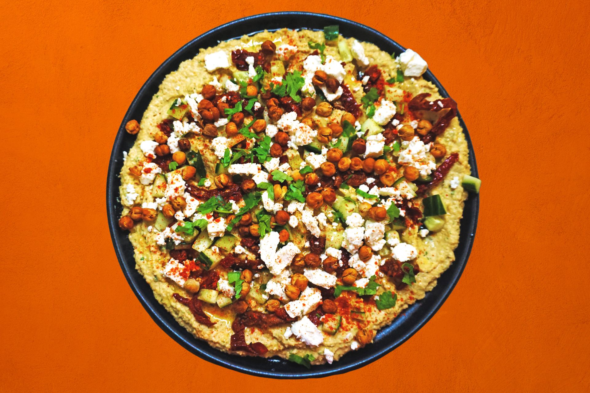 Hummus board med pita og grønnsaker