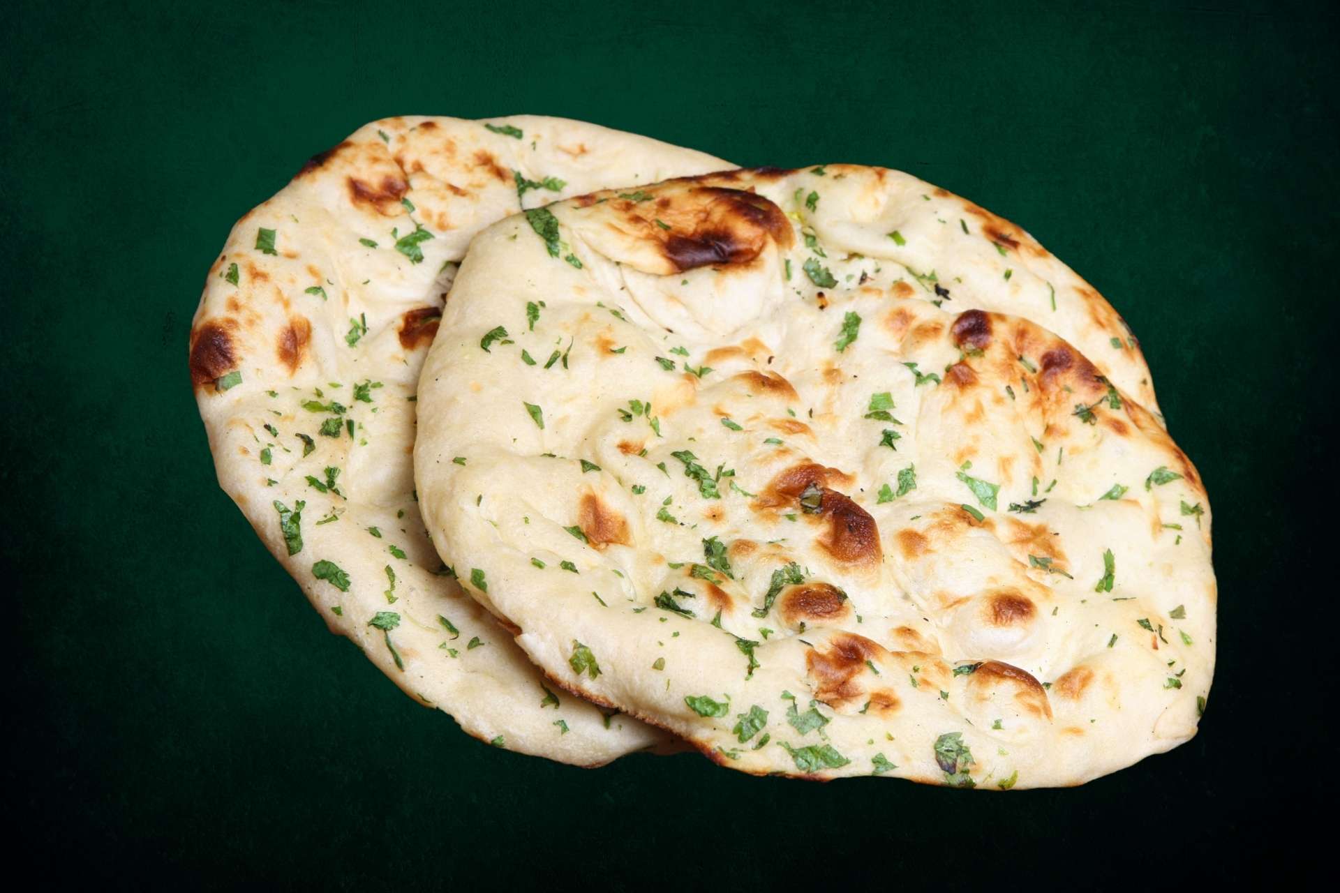 Naan er et indisk brød som kan spises for seg selv, eller som tilbehør til curry