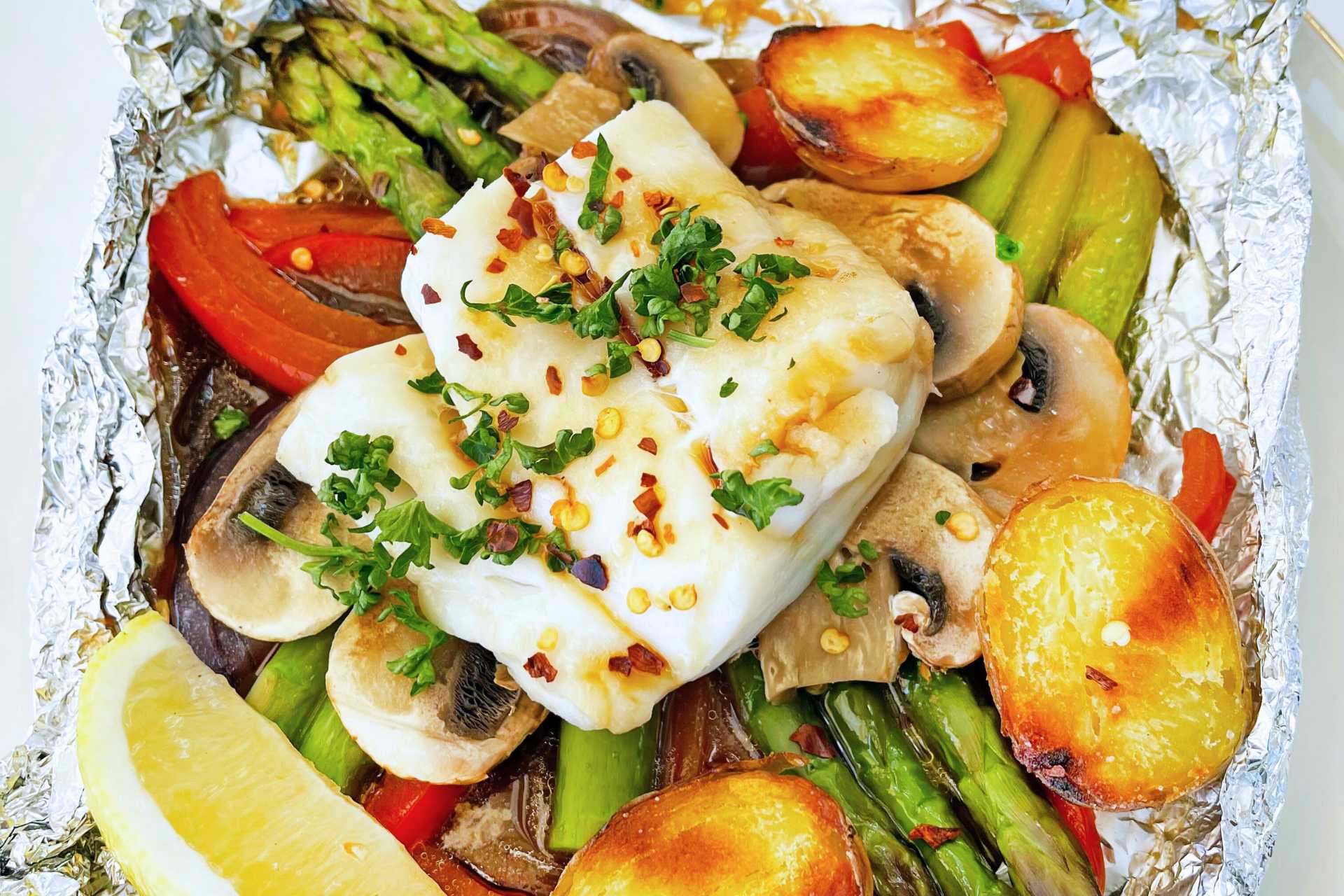 Asiatisk fiskepakke med hvit fisk