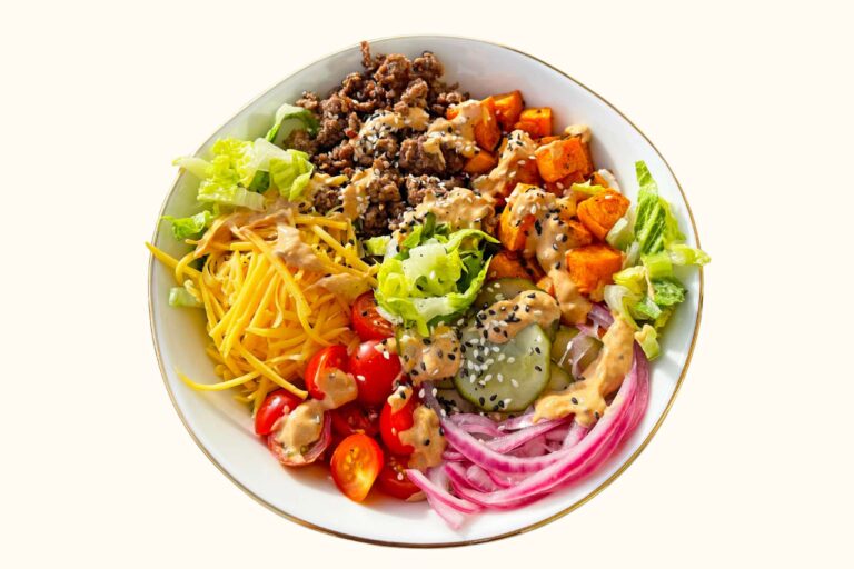 Cheeseburger bowl med syltede grønnsaker (2)