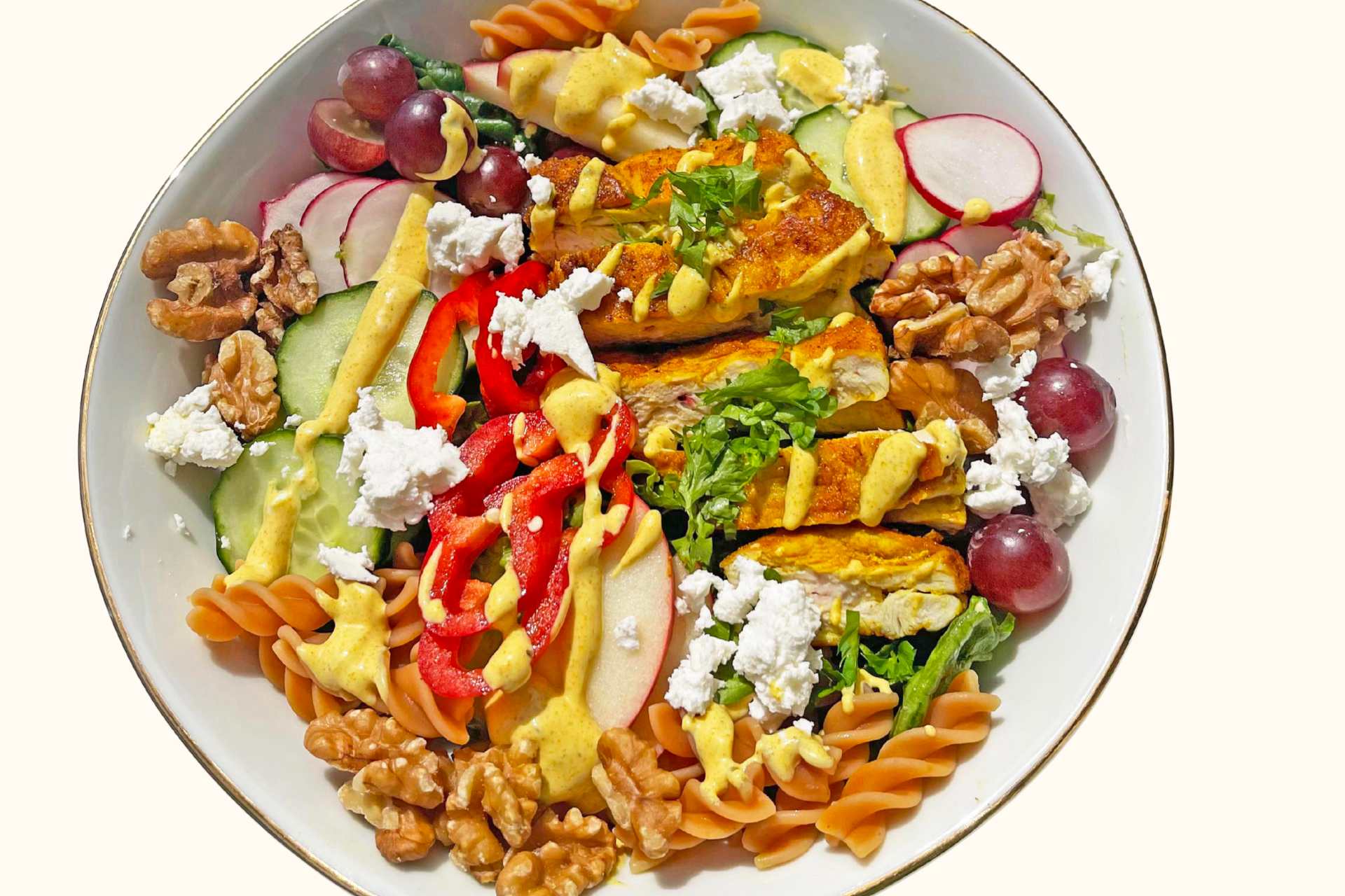 Kylling- og pastasalat med currydressing
