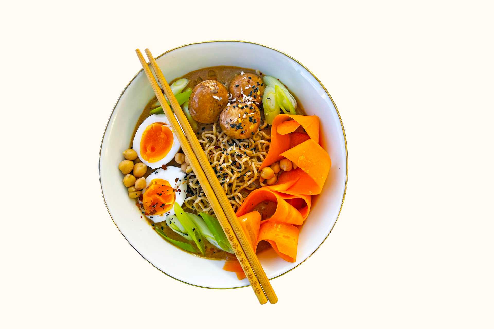 Miso kokosramen med egg og sopp