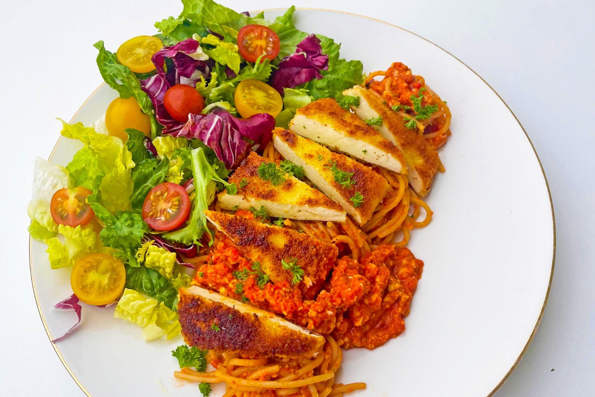 Pasta med pesto alla Siciliana og tofu Milanese crispy