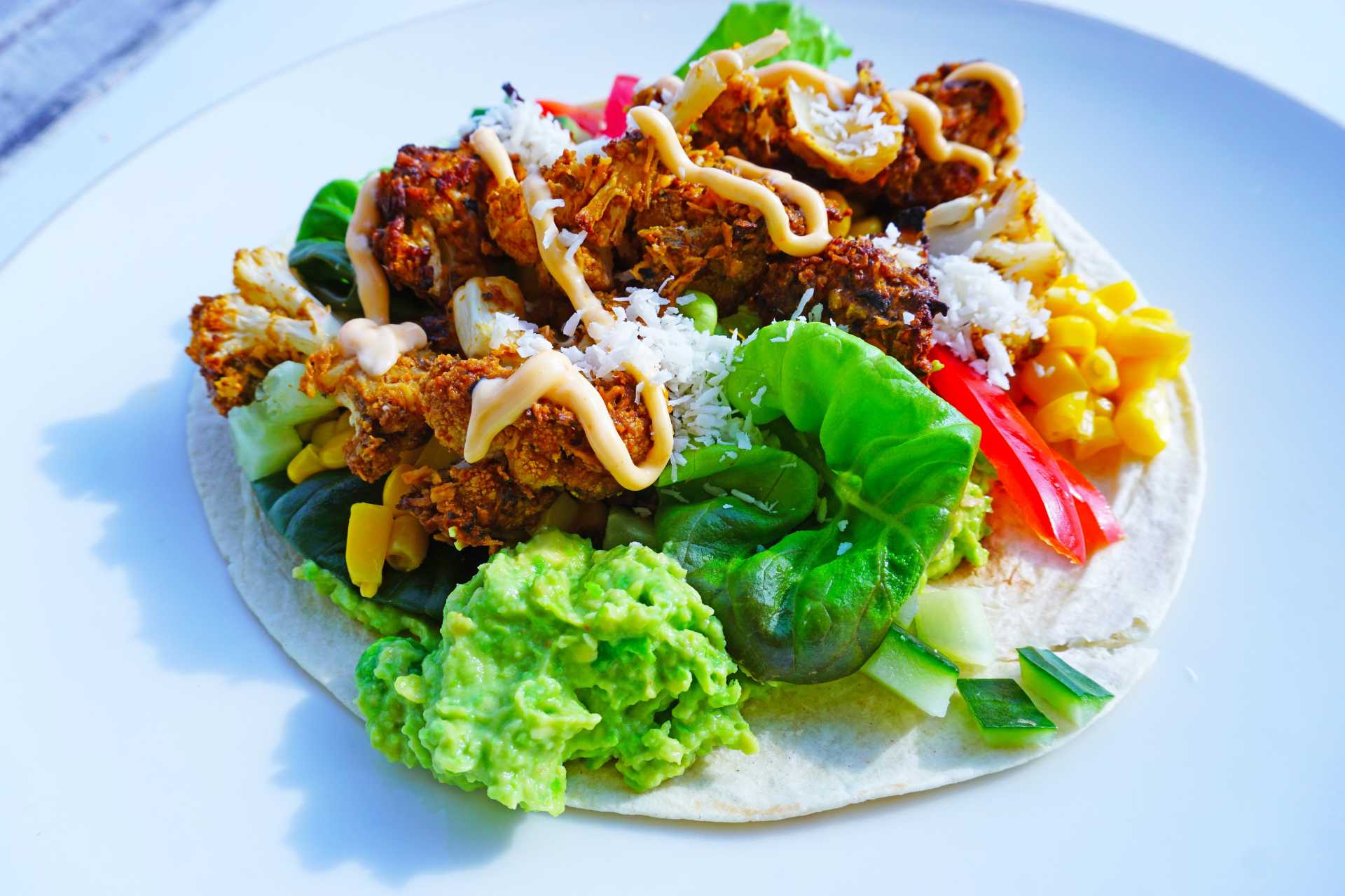 Crispy-blomkaltaco-med-erteguacamole-og-chilimajones.jpg