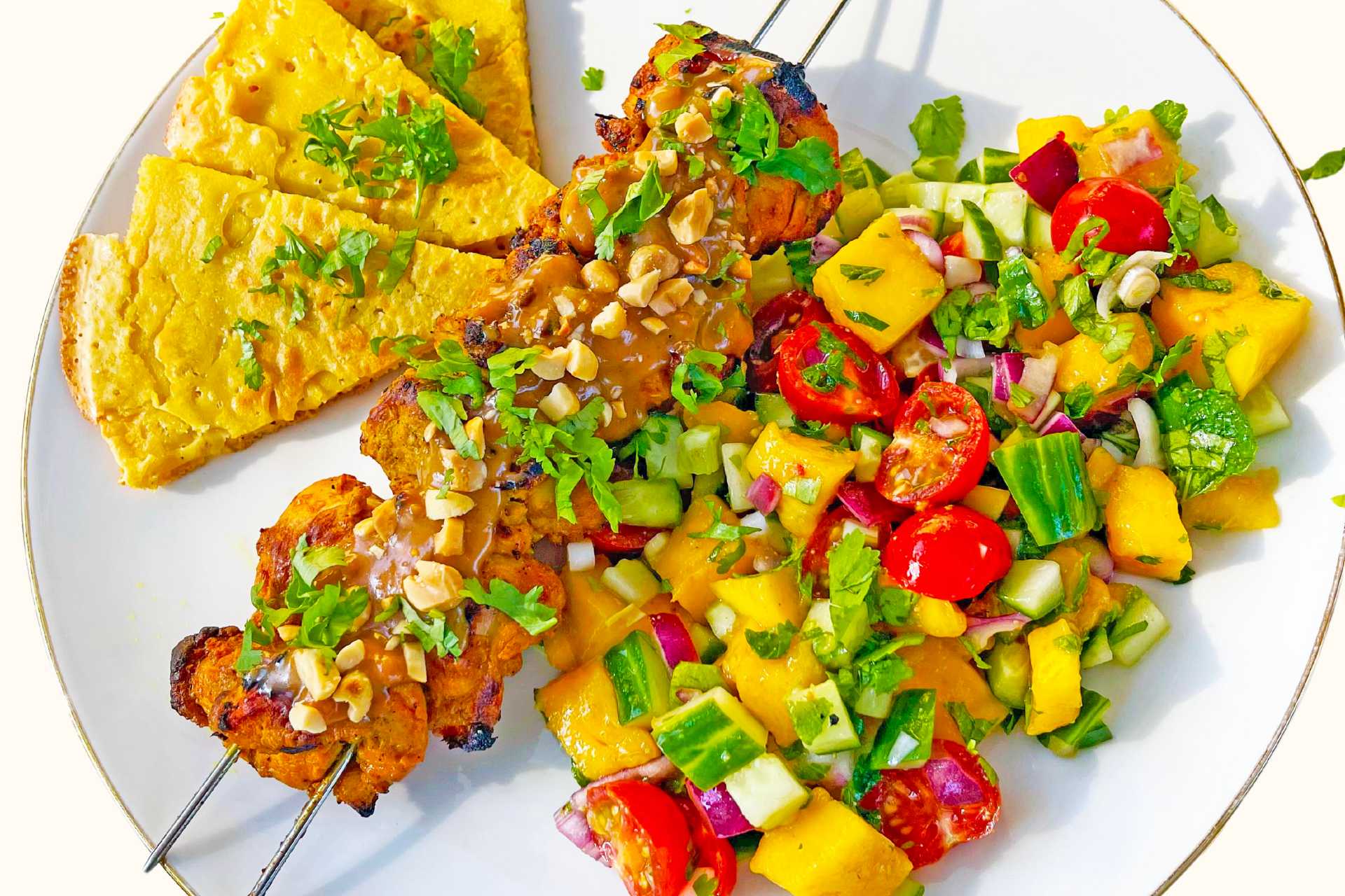 Kyllingsatay med kachumbersalat