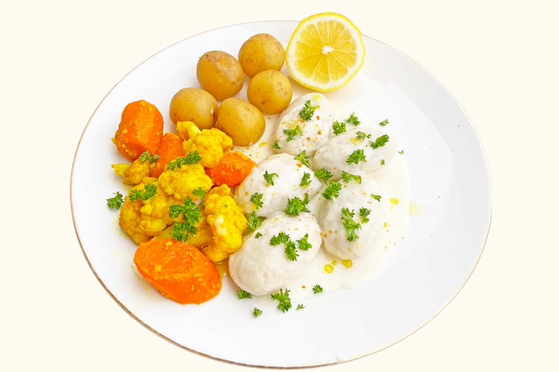 Fiskboller i hvit saus med currygrønnsaker