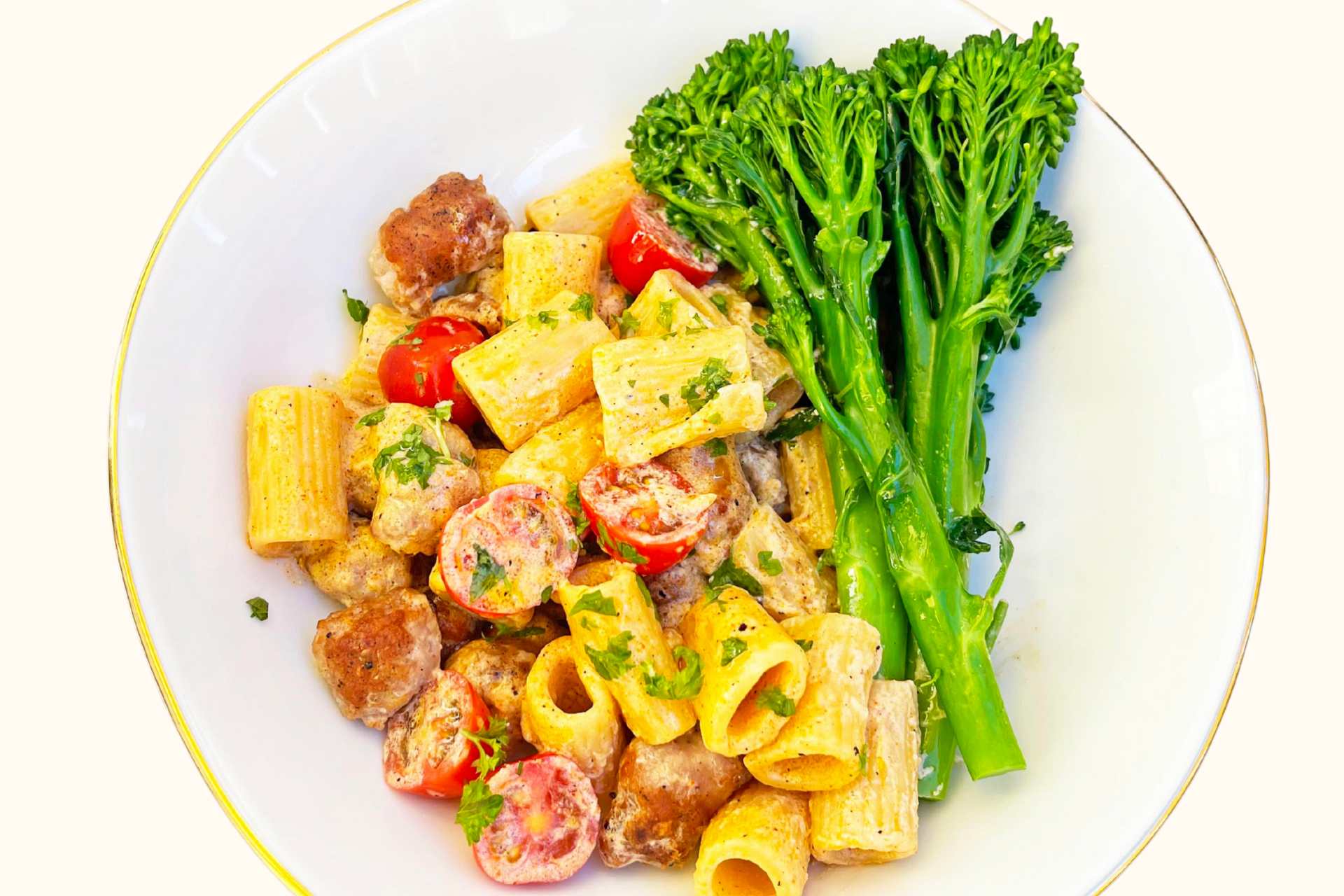 Kremet hvitløkspasta med pølser