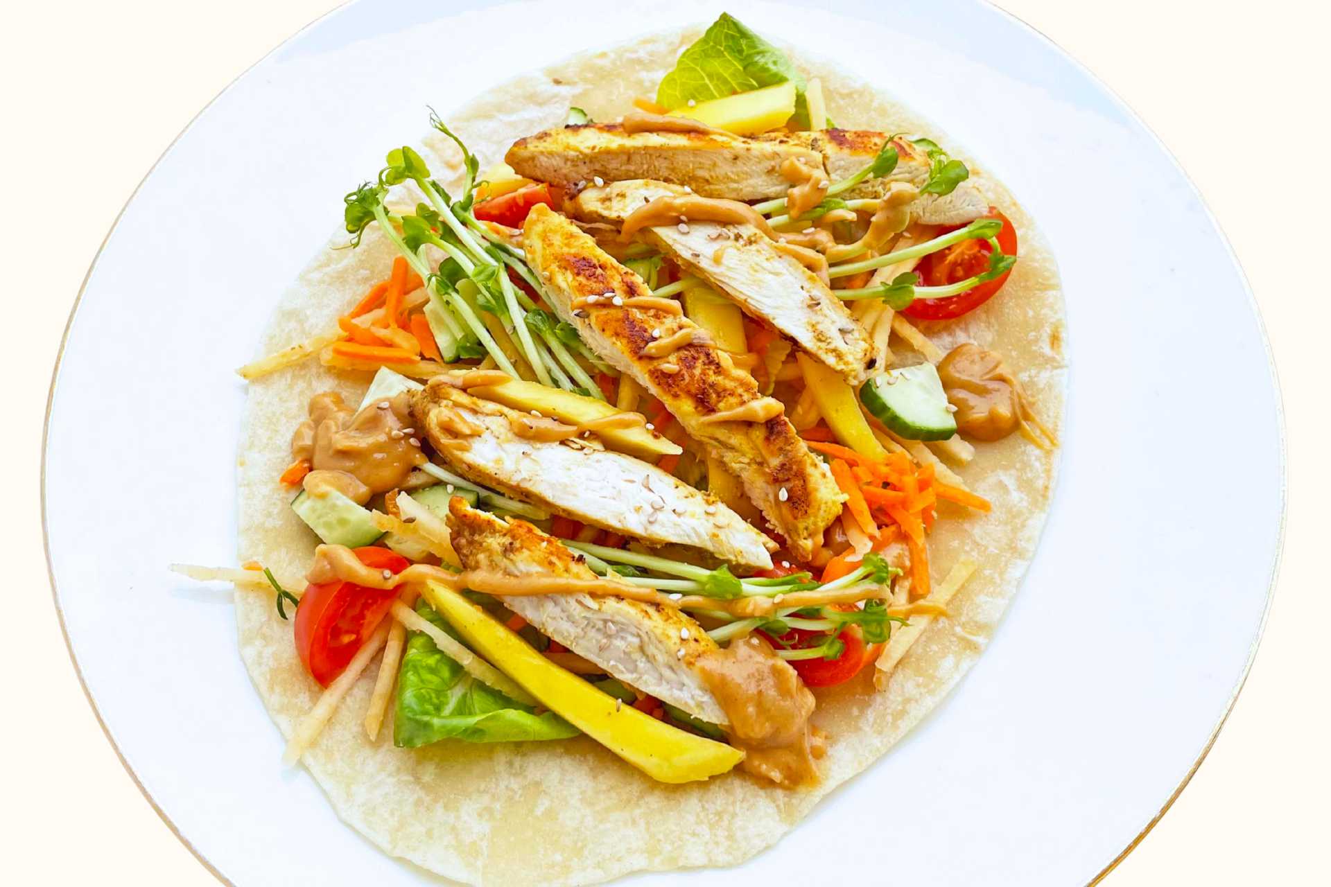 Kyllingsataywrap med mango