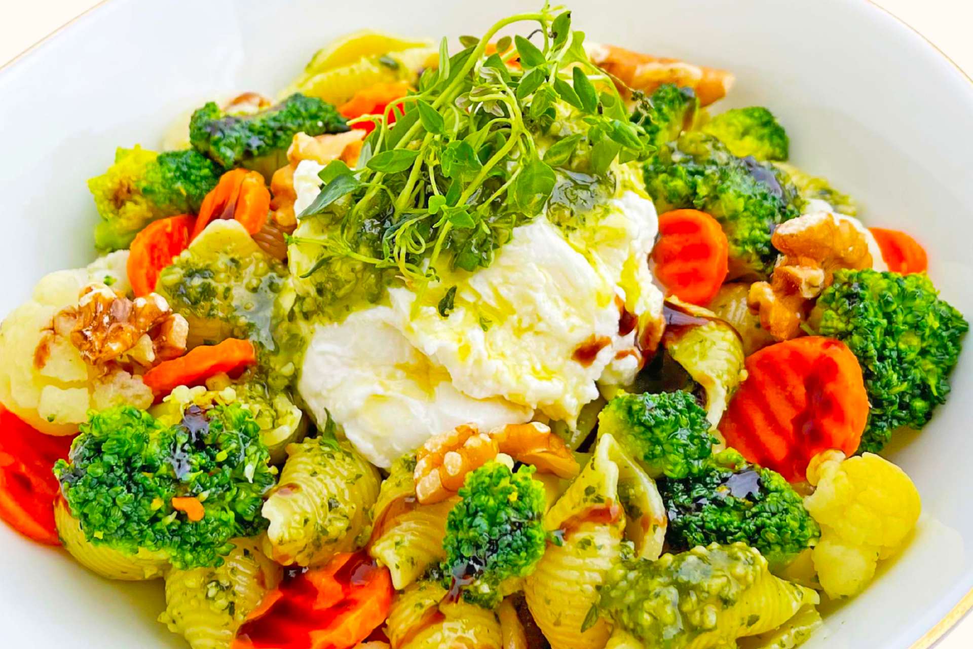 Pestopasta m_ grønnsaker og mozzarella