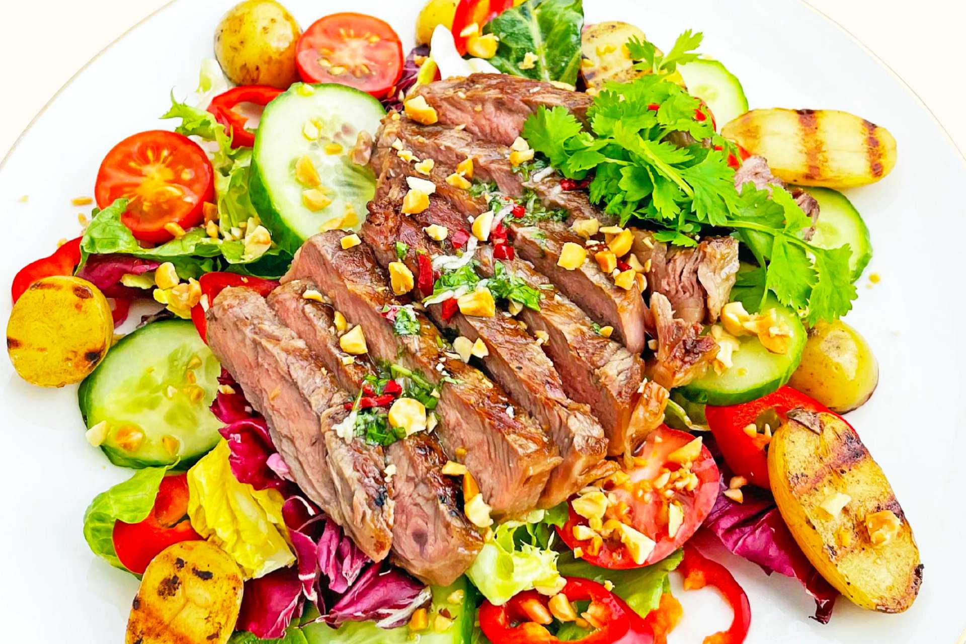 Thai beef salat m_ grillet potet